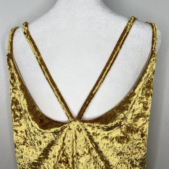 Umgee Yellow Gold Crushed Velvet Sleeveless Scalloped V-Neck Tank Top Sz L NWT - Picture 8 of 12